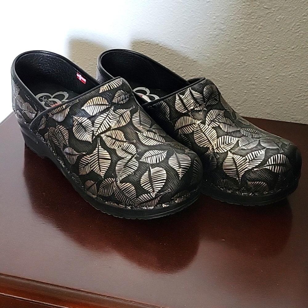 Sanita Clogs